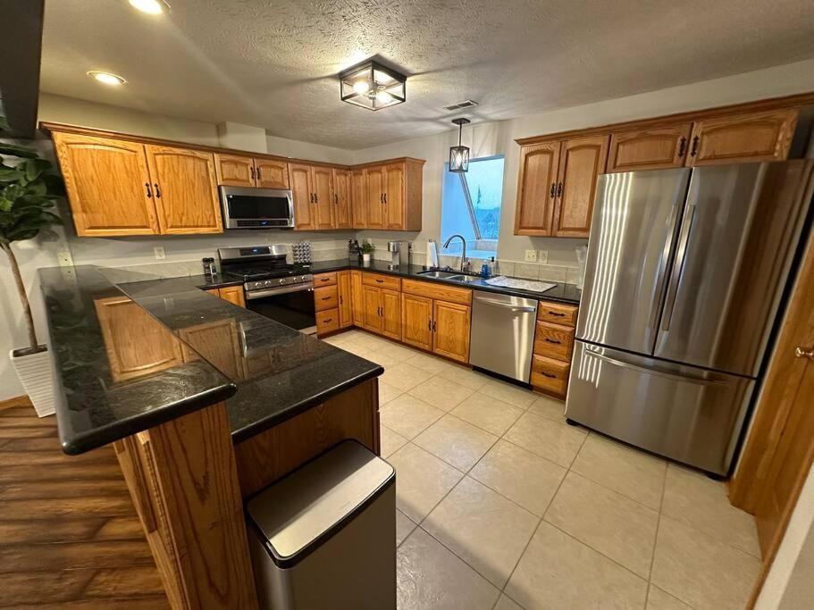 Inviting 3 Bed 2.5 Bath Townhome In Wadsworth Екстер'єр фото